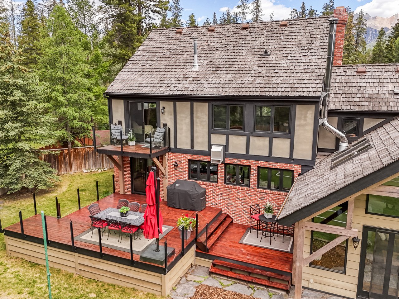 Private Mountain Retreat on Nearly Half an Acre