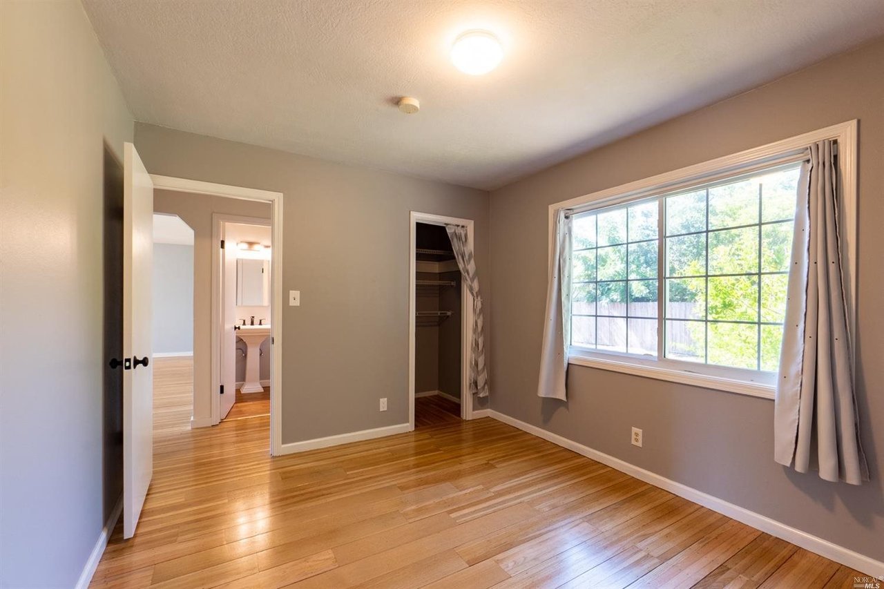 6 Boulevard Ct