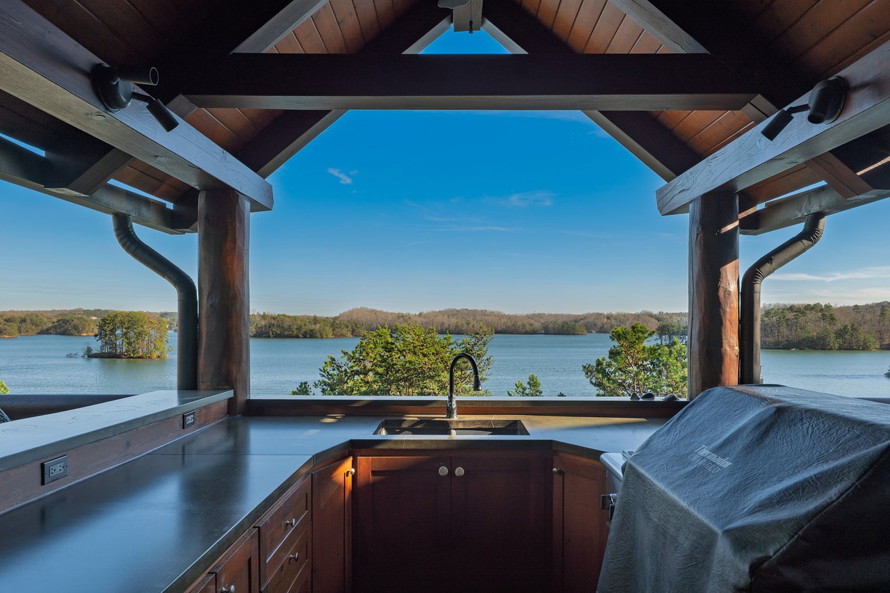 3406 Thunder Point