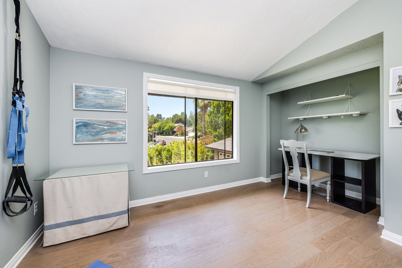 24417 Clipstone St, Woodland Hills 