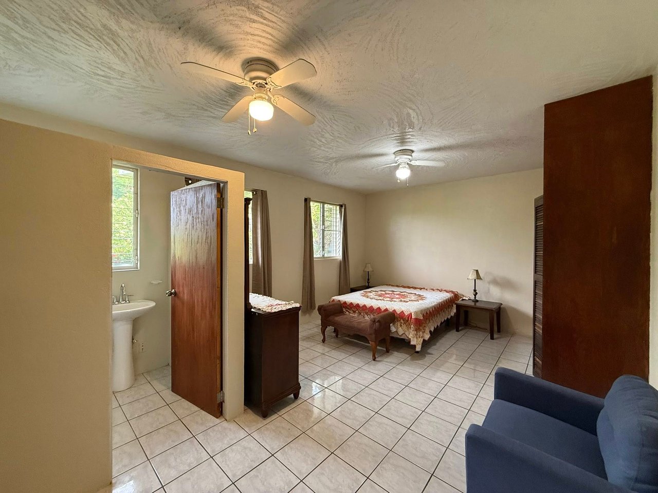 1076 Lambert 2 Bedroom Apartment