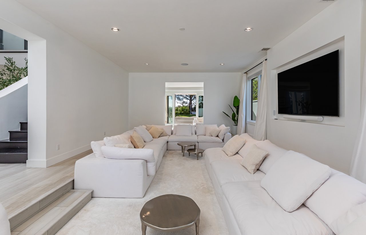 12000 Crest Ct, Beverly Hills