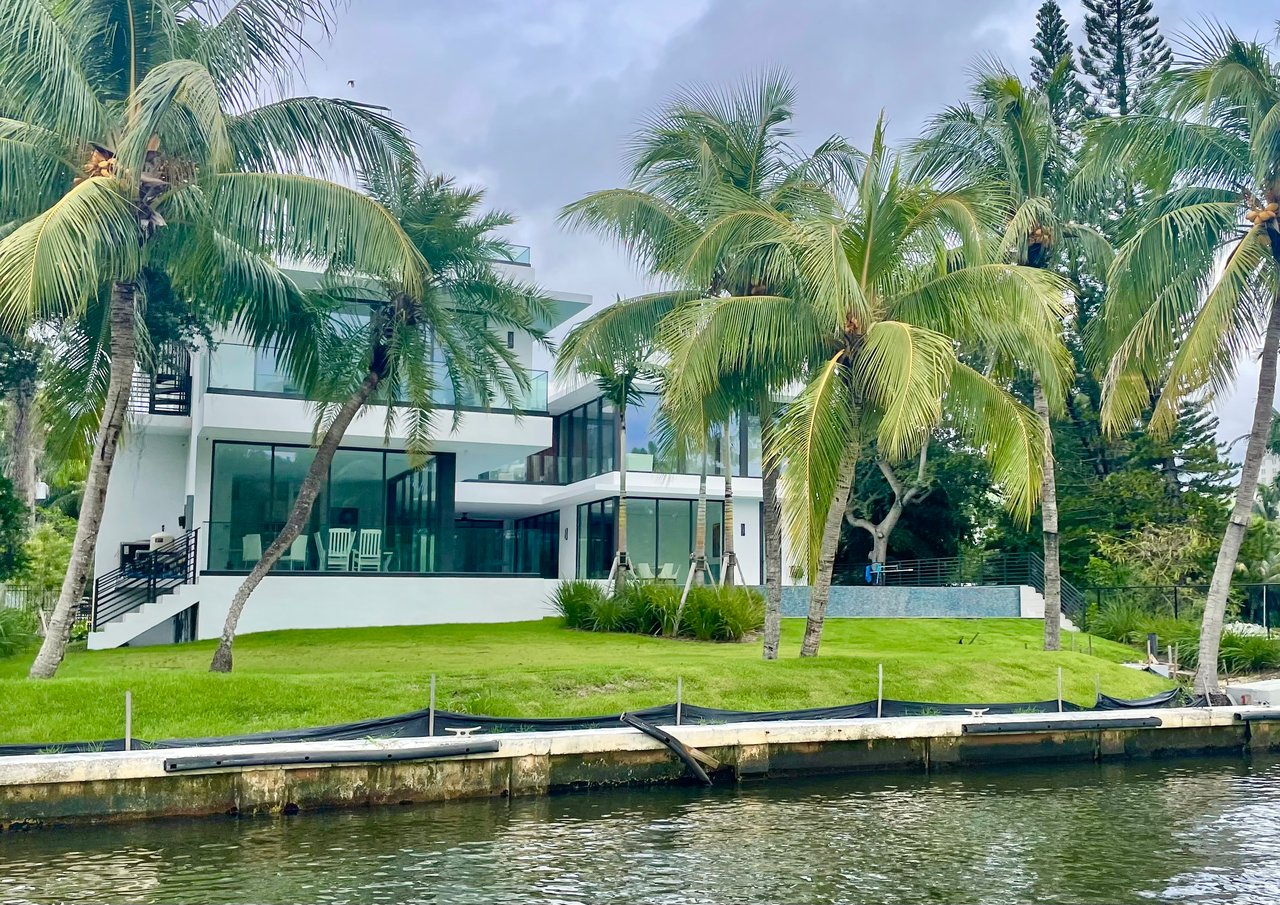 A new waterfront home in Miami without a dock, pier and deteriorating seawall