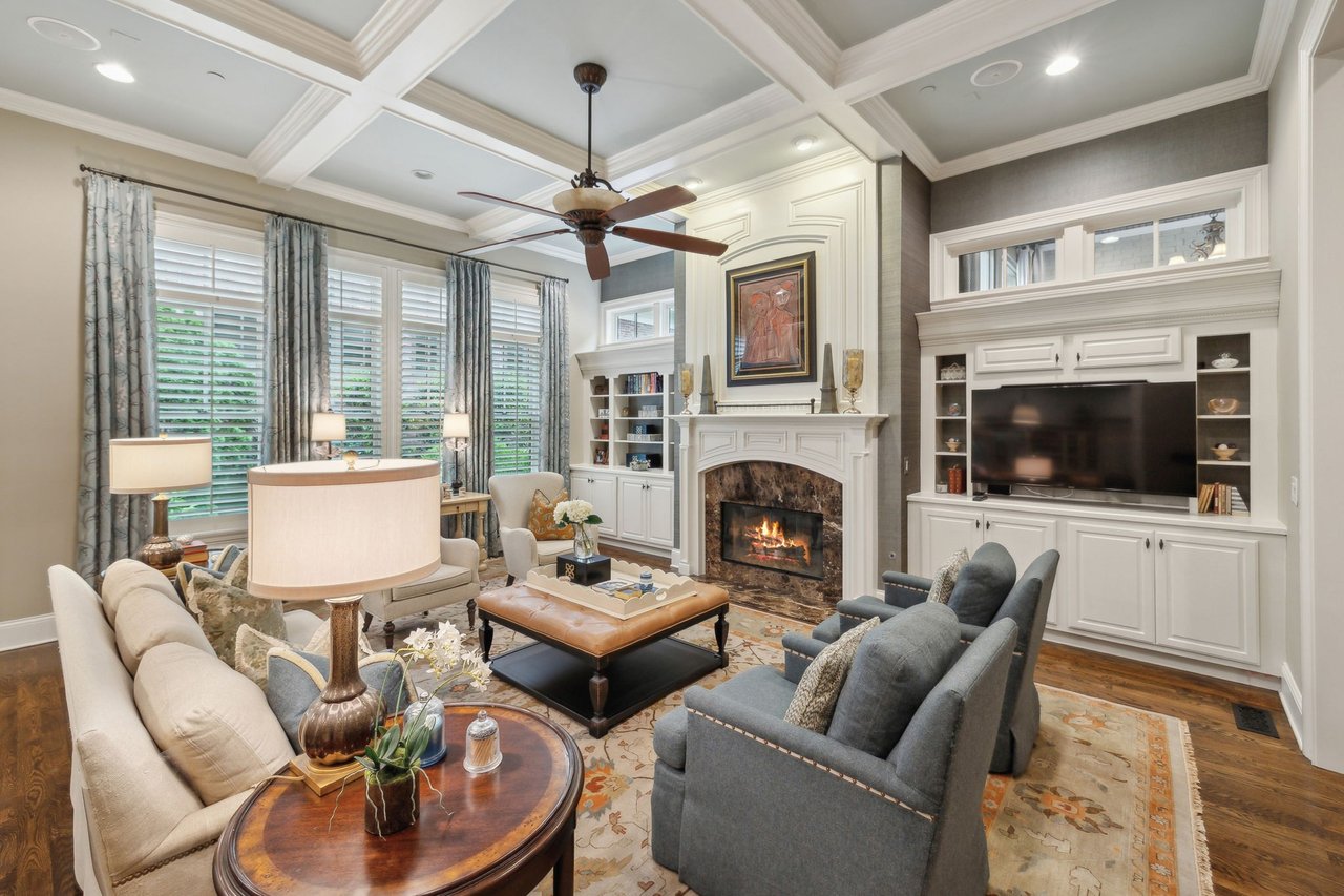 1025 Falling Leaf Cir