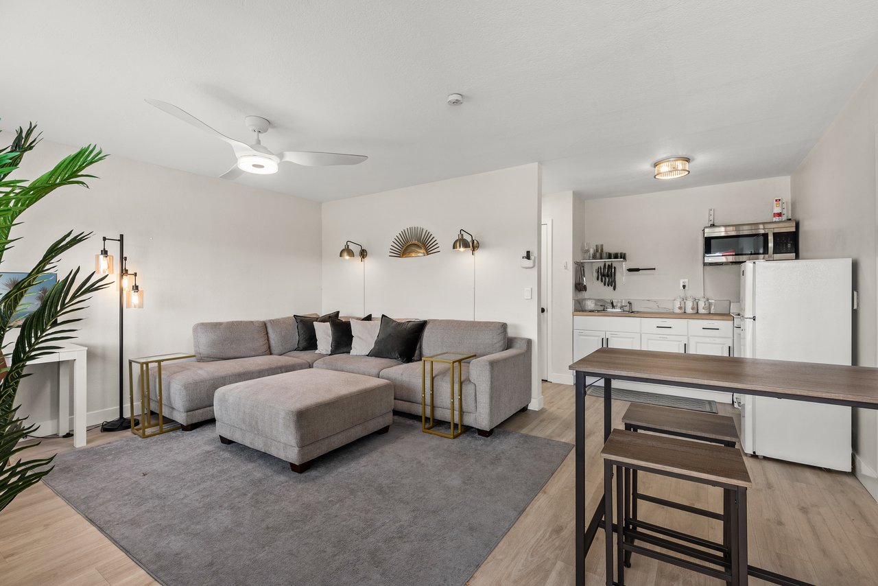 725 Lytton Station