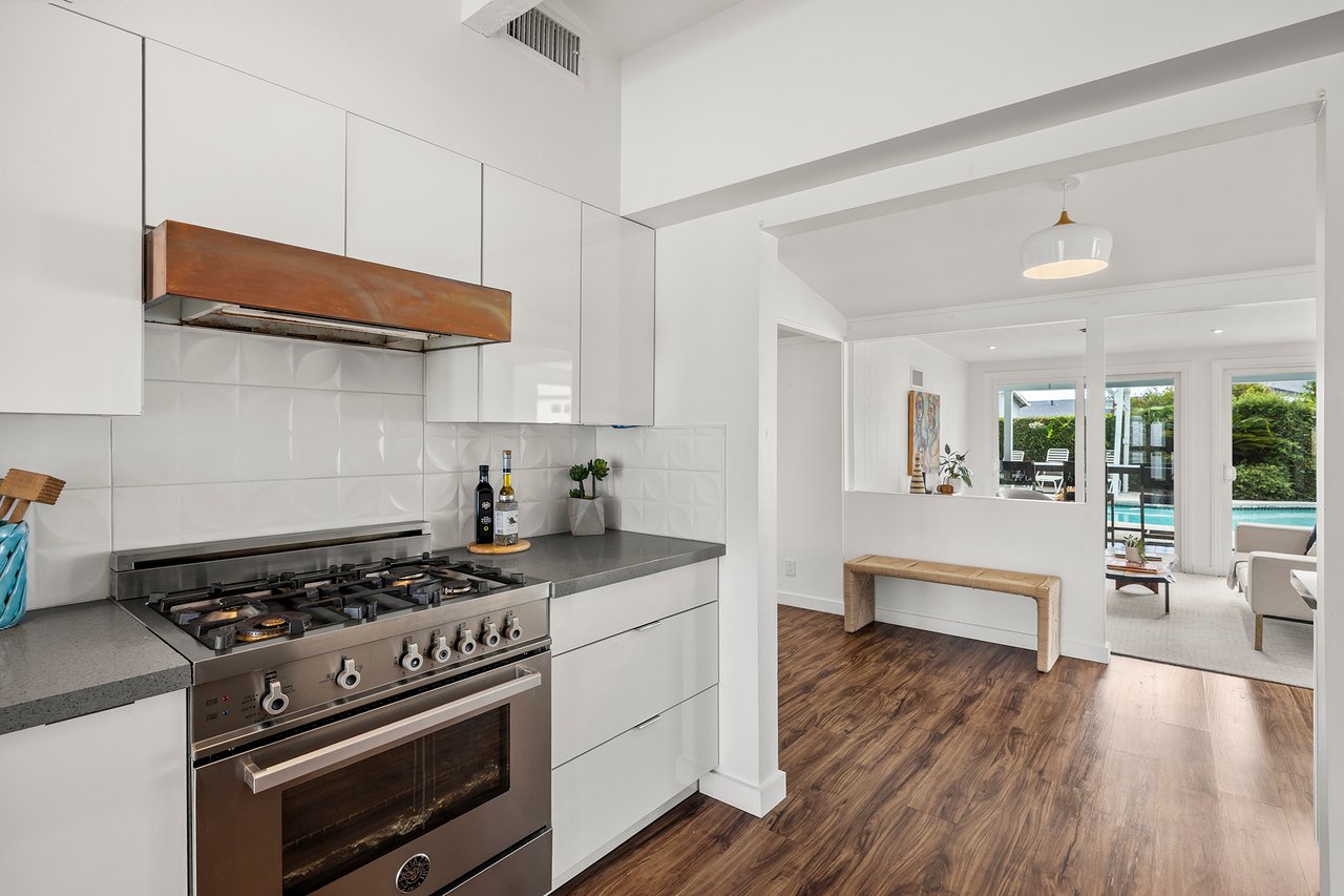 Tustin Cliff Home May For Sale