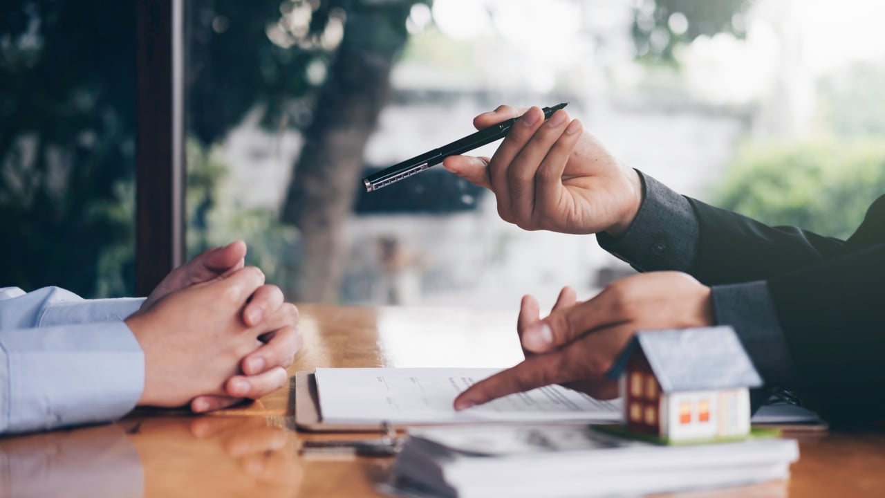 From First Impression to Final Offer: How Homes Build Buyer Confidence
