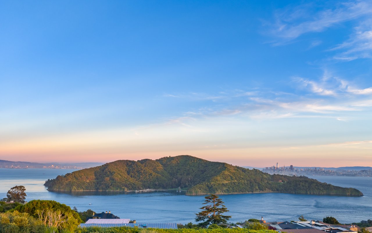 Sweeping Views of San Francisco and the Golden Gate Bridge