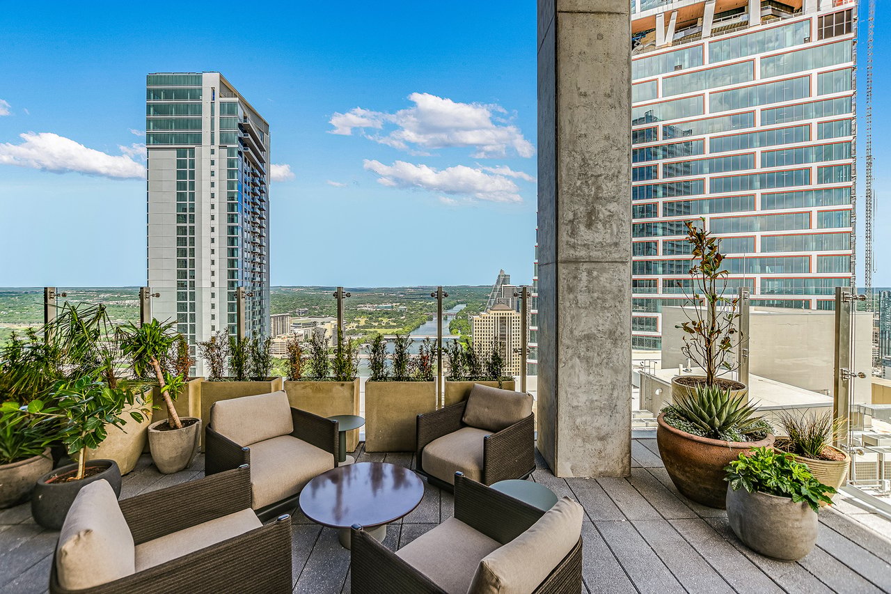 The Modern Residences: 610 Davis St. #2205