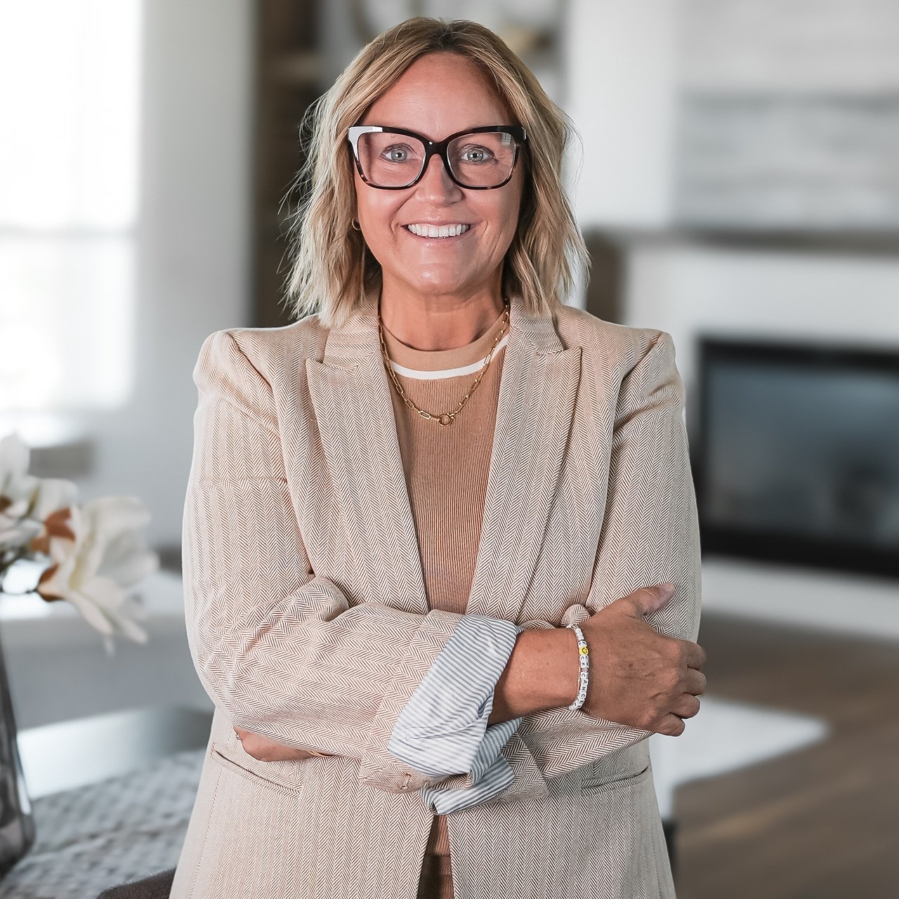 Felicia Davison West Des Moines, IA Real Estate Agent Headshot