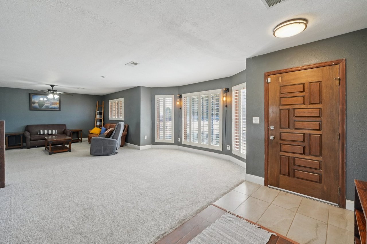 1003 W Camino Al Cielo Dr