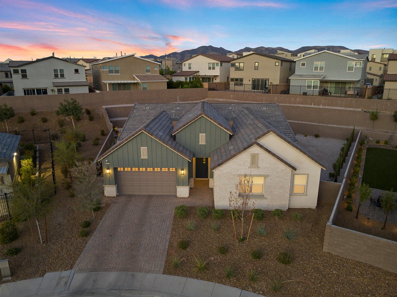 3371 Creek Bend Avenue