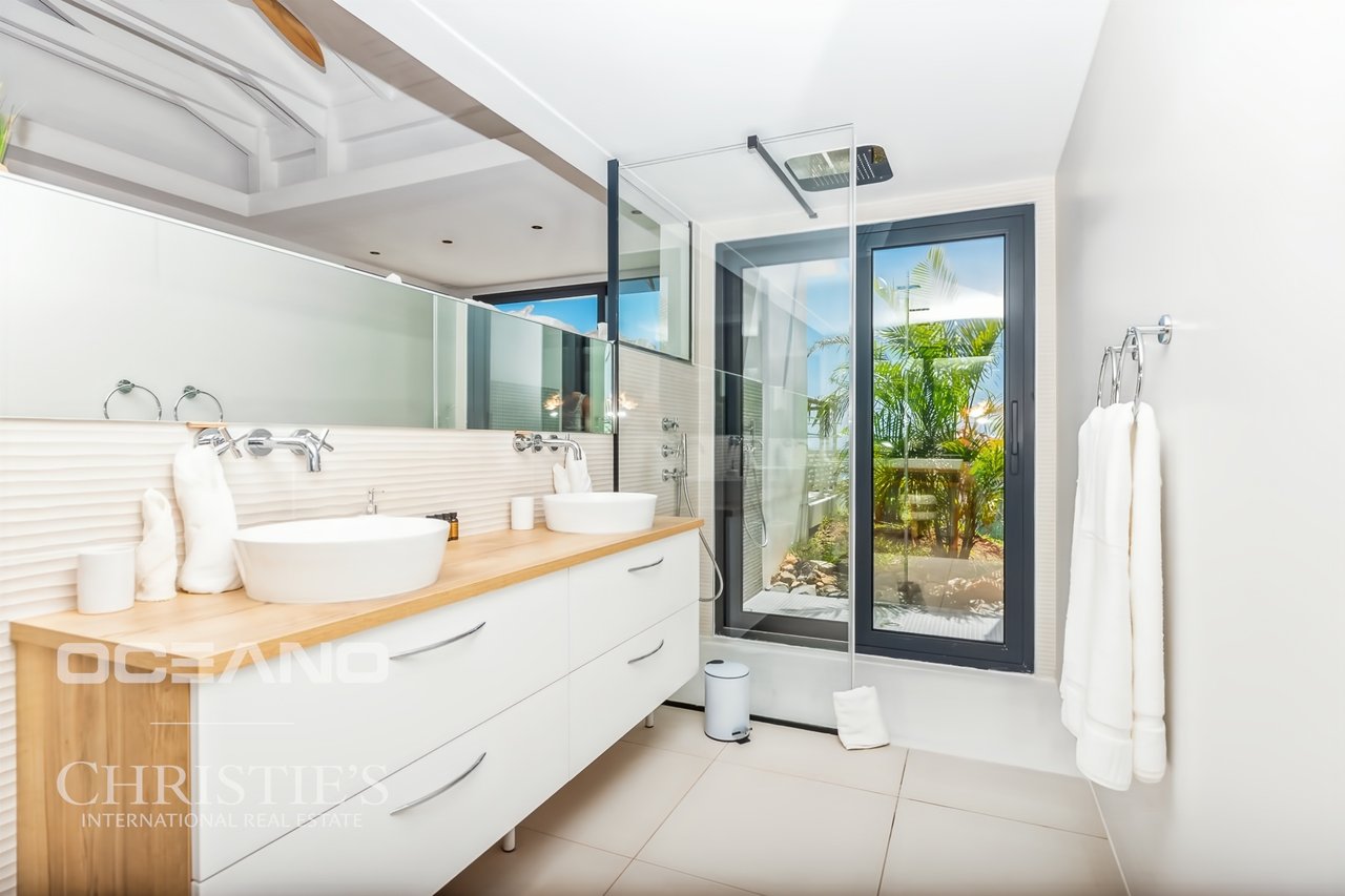 Modern Villa  - Hope Hill