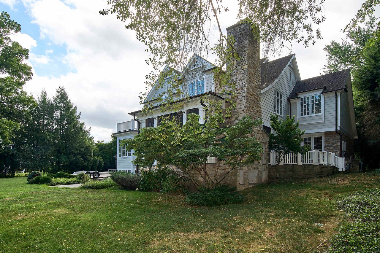 1 Norwood Rd, Charleston, WV 25314