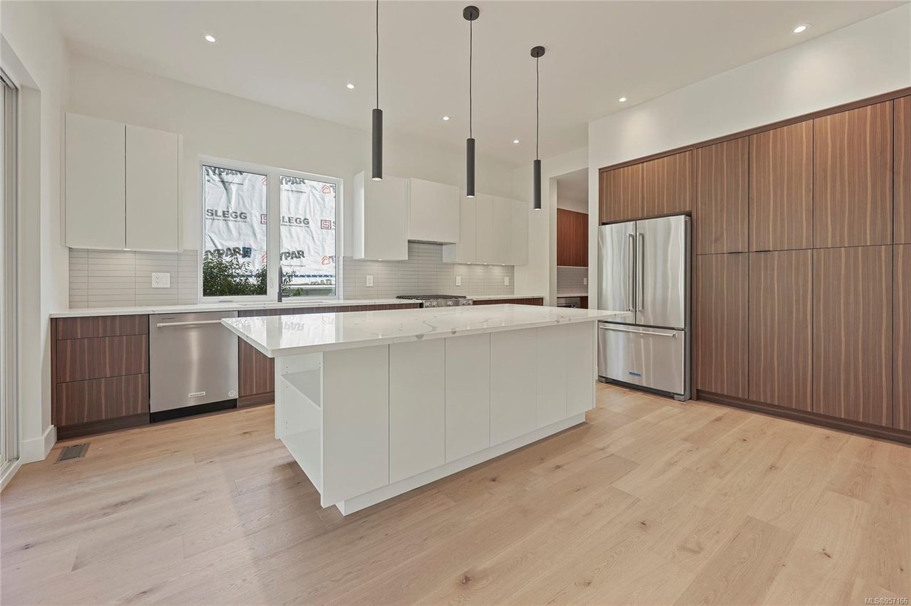 3913 Olympian Wy