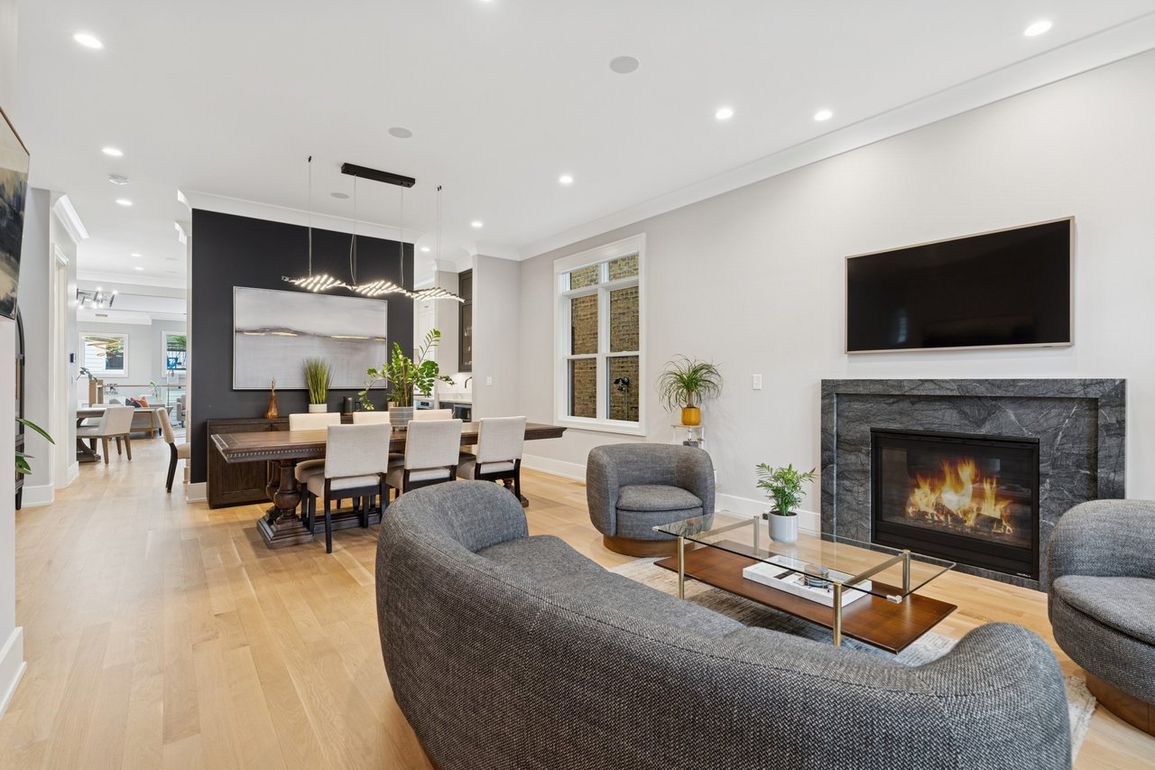 2026 W. Waveland- A North Center Gem!