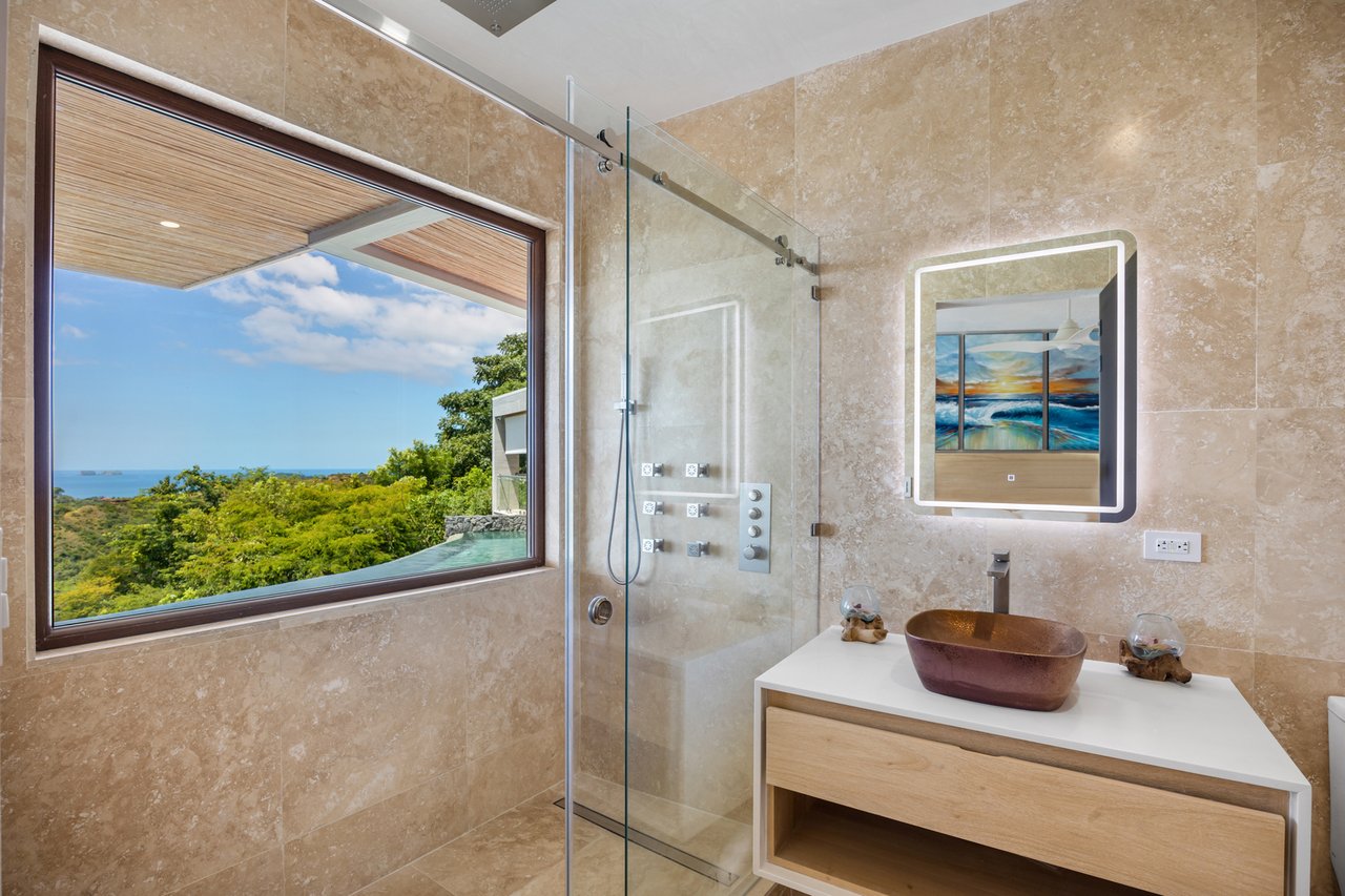 Contemporary Infinity Pool Villa, Flamingo, Guanacaste