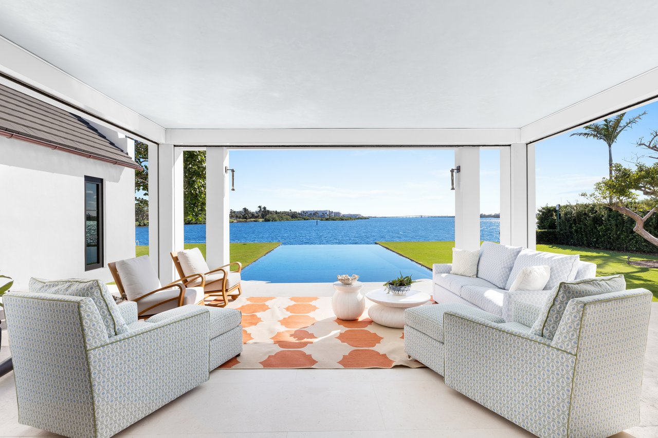 Dutch Colonial Direct Waterfront