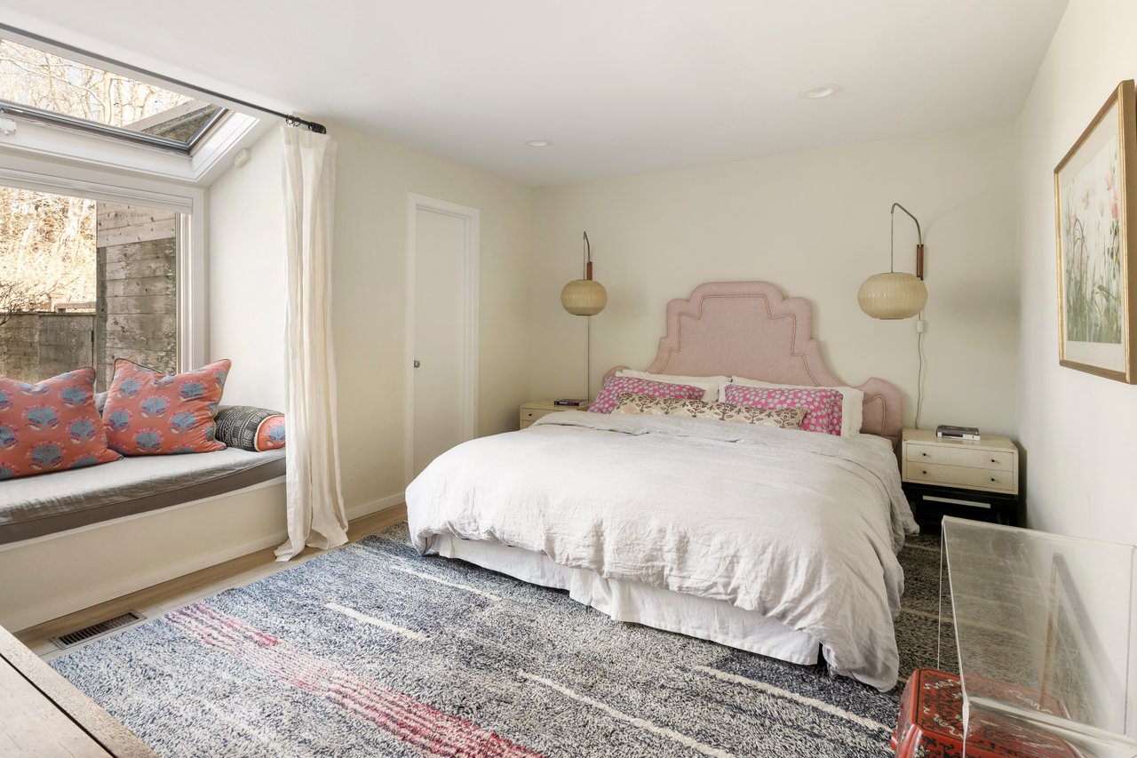  33 Robins Way, East Hampton