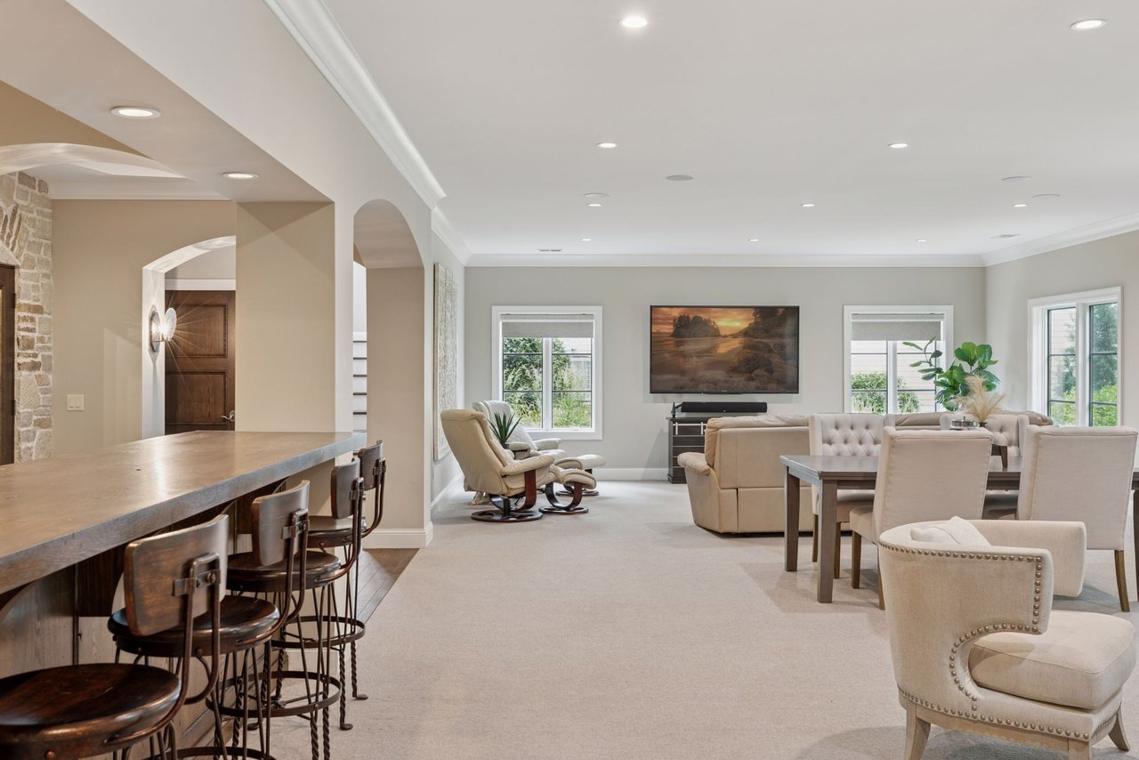 405 Carpenters Point, Wayzata