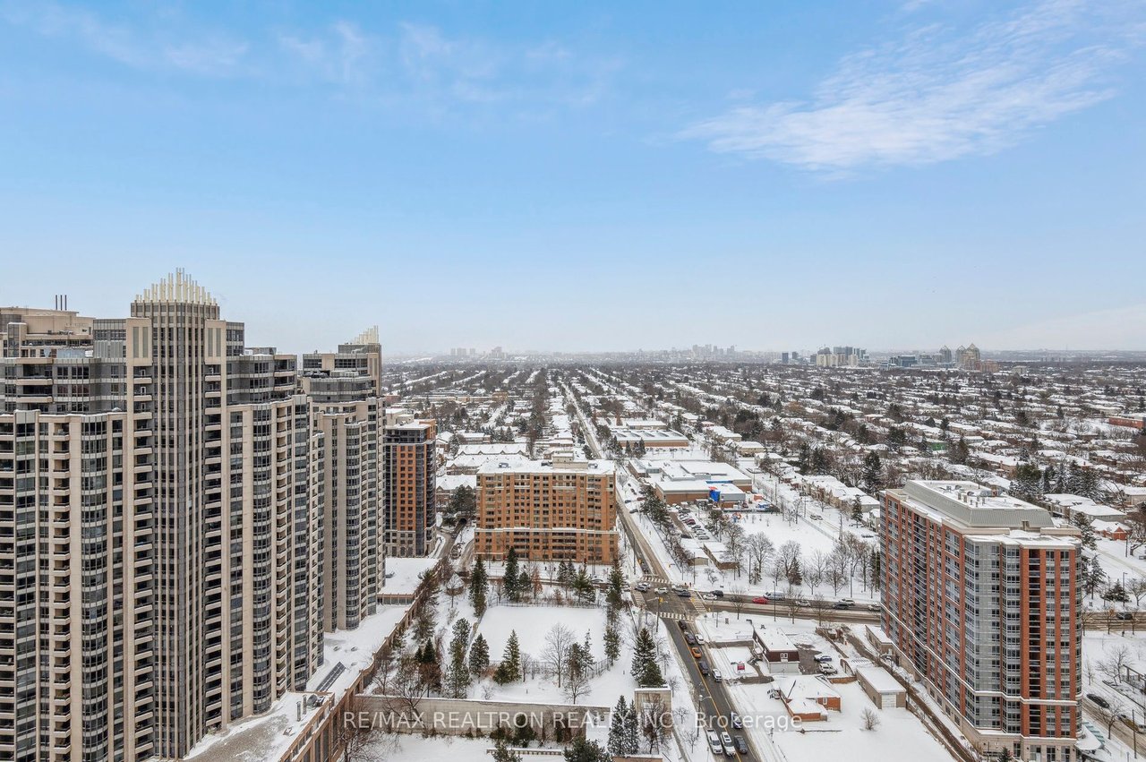 STUNNING, AIRY PENTHOUSE