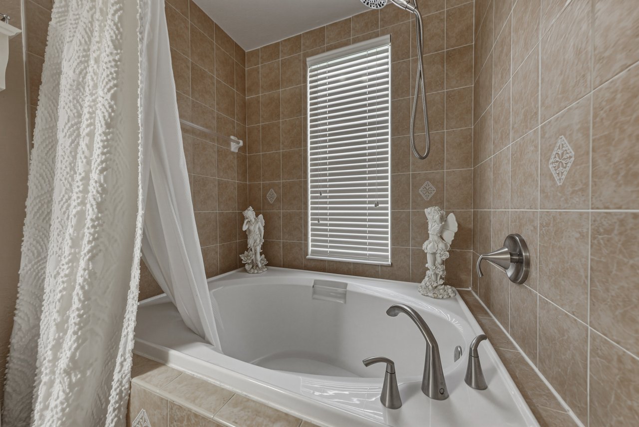 12215 WOODLANDS CIR