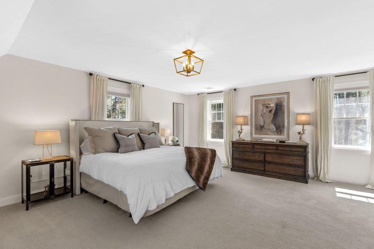 11 Lisa Ln Pembroke, MA 02359