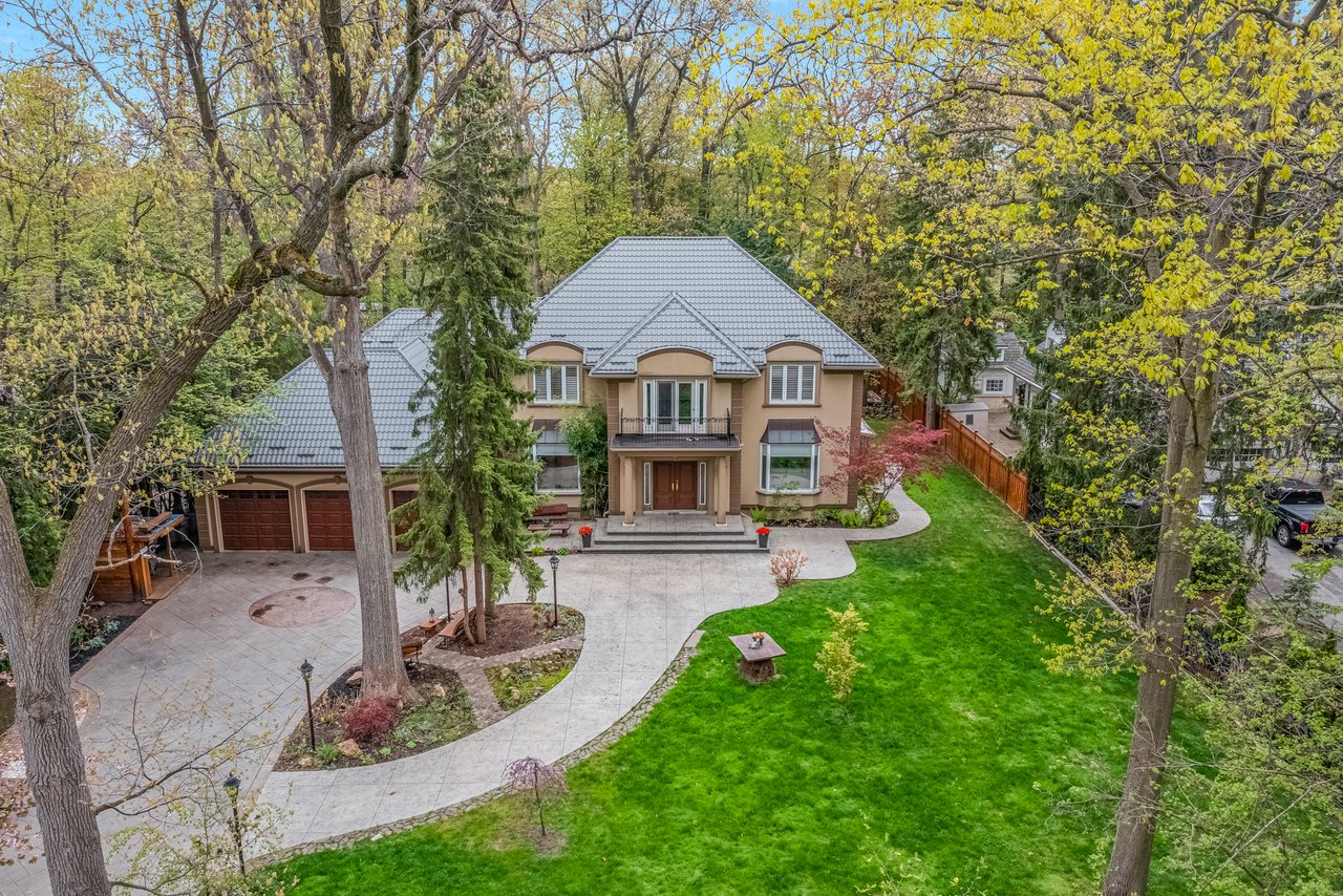 2126 Parker Dr