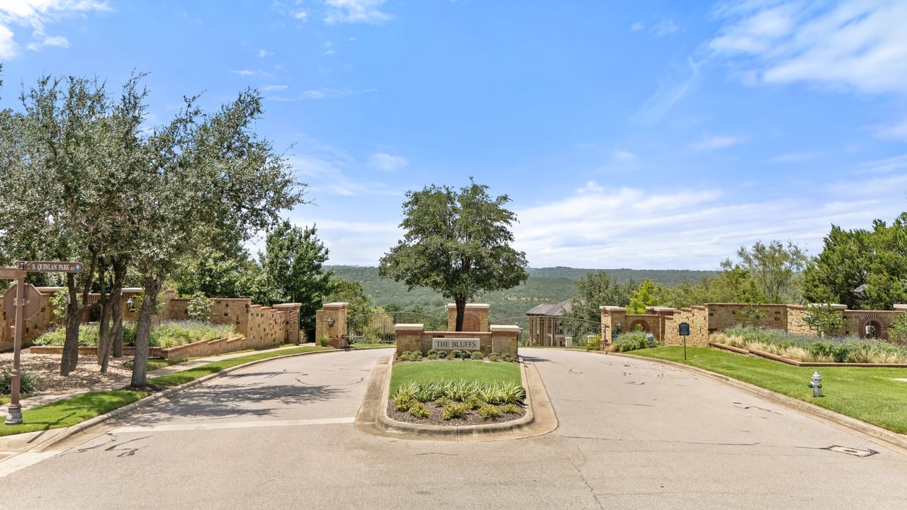 Modern Transitional Luxury Home in Gated Bluffs of Steiner Ranch | Lake Austin Access + Hill Country Views | $1.9MM