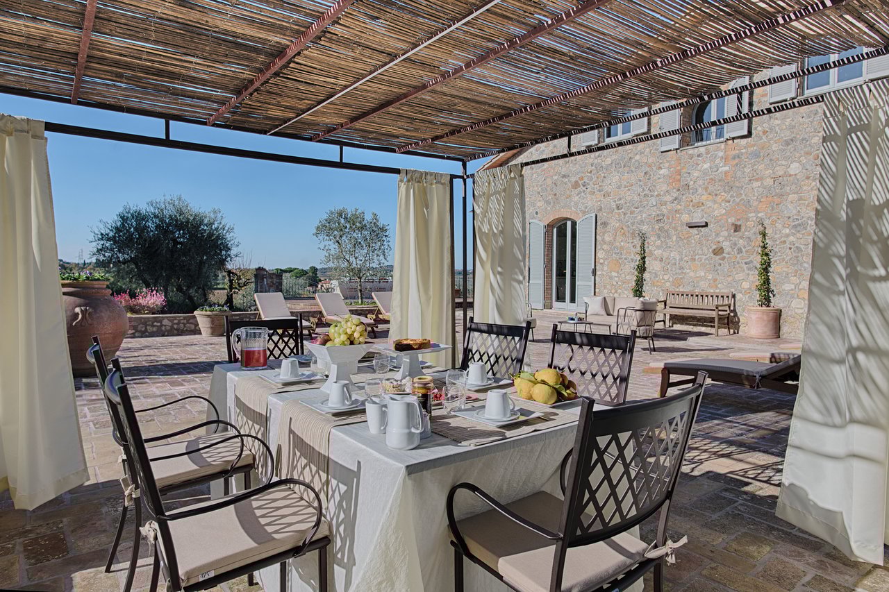 Tuscan Villa With Panoramic Country Views