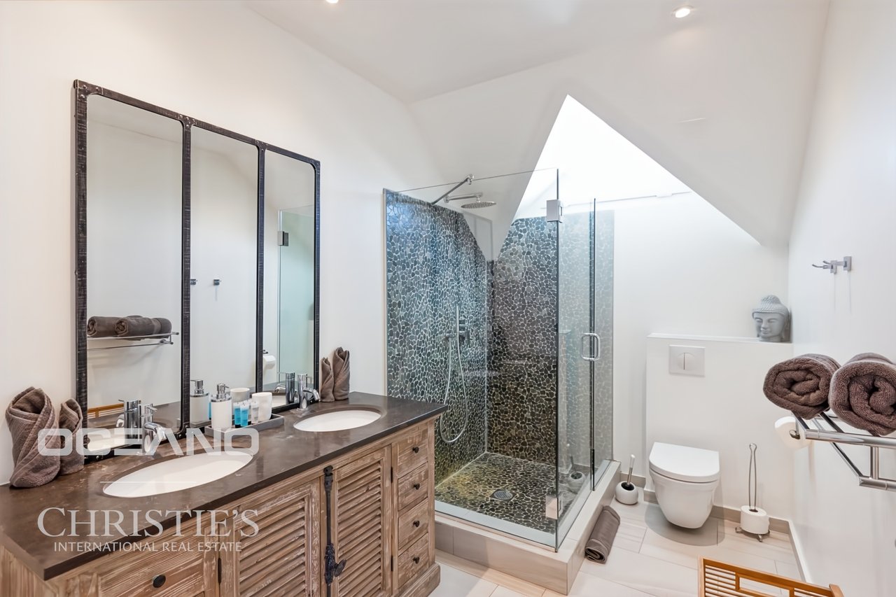 A Rare Property in the Heart of Terres Basses