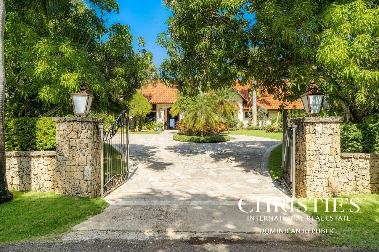 Villa Shangri-la – Caribbean Oceanfront Villa