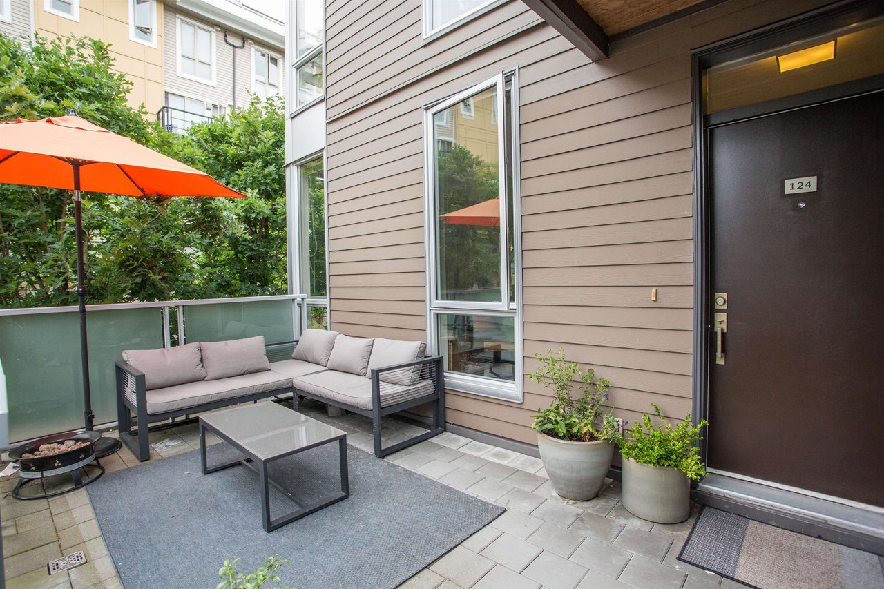 124-735 W 15th St