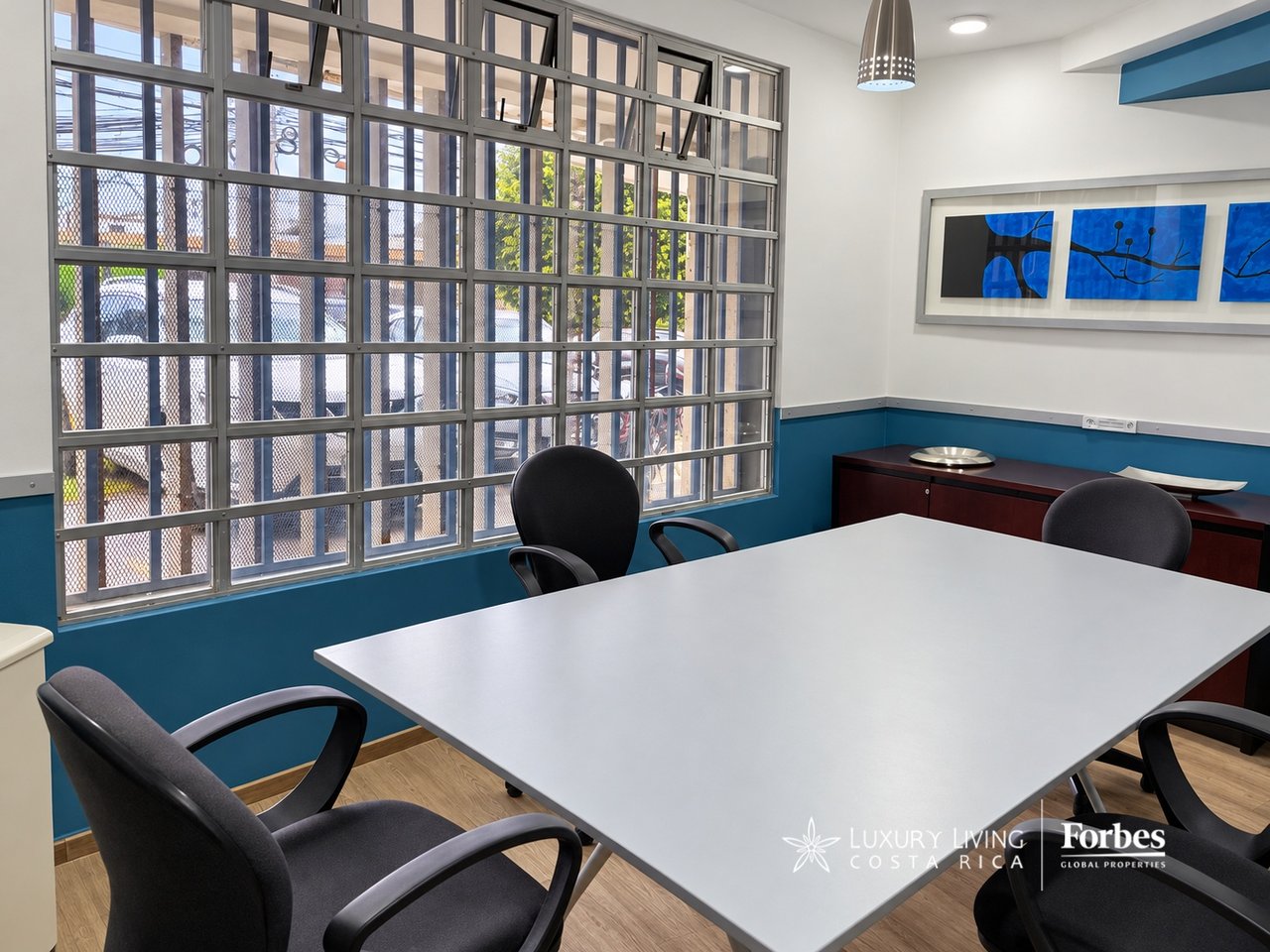 21574 - Sale of a building with an excellent location in Barrio Dent