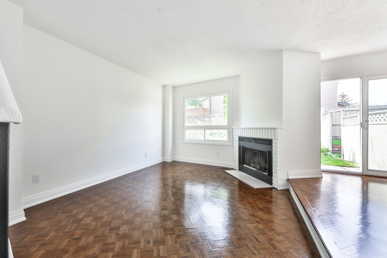 2-4635 Regents Terrace, Mississauga