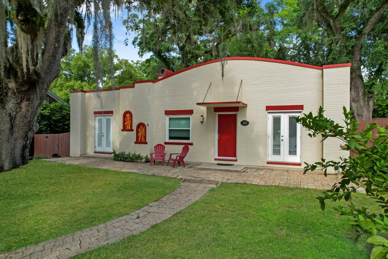 front patio at 1647 Lake Ella Drive in Tallahassee Florida Home for Rent