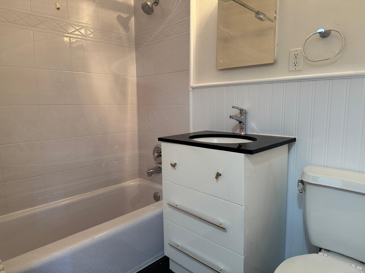 1112 Avenue Rd Unit: 302