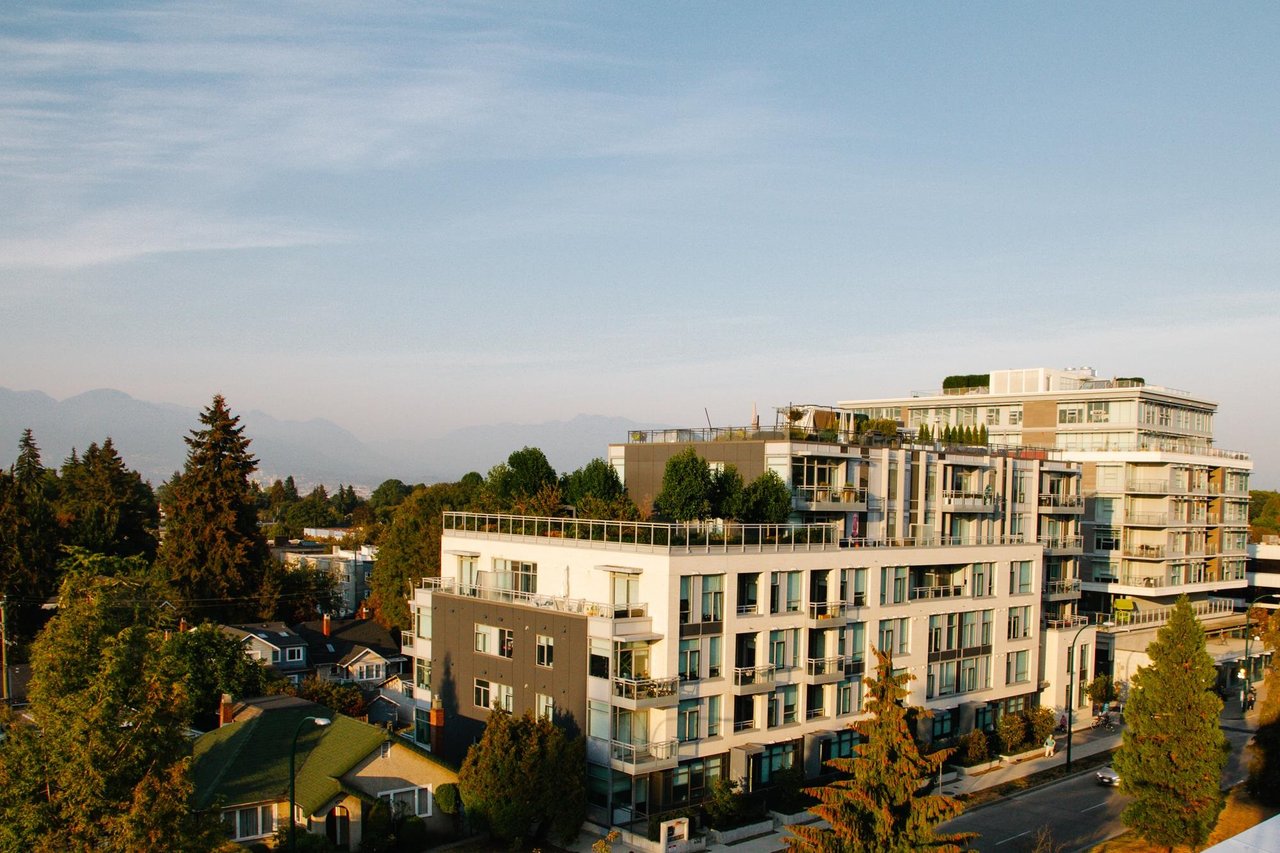 212-528 W King Edward Ave