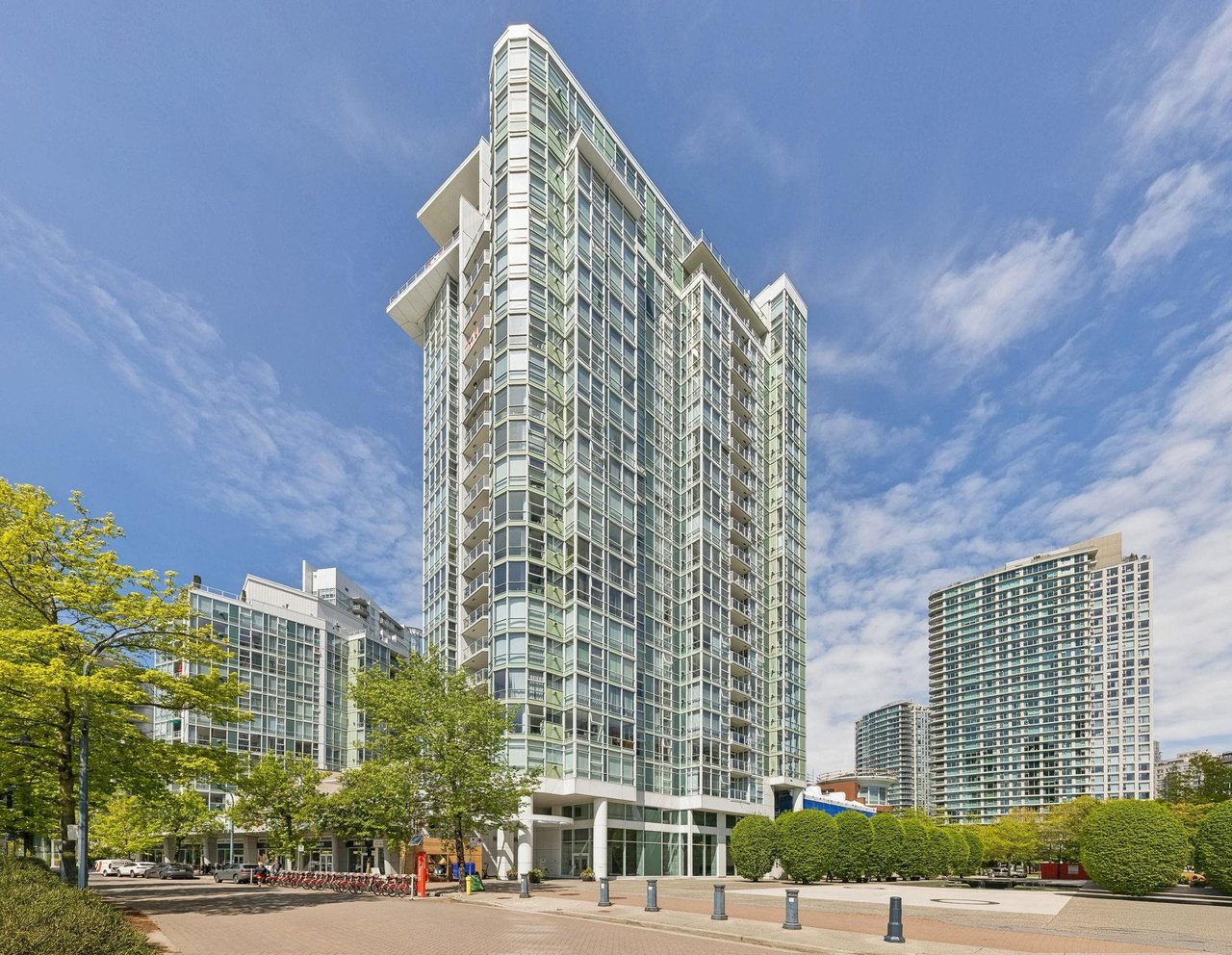 801-1077 Marinaside Cres