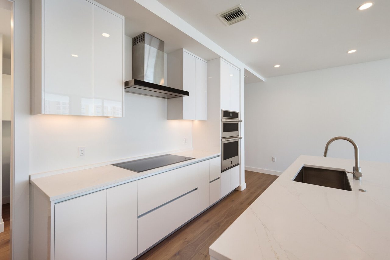 301 Quay Commons, #811