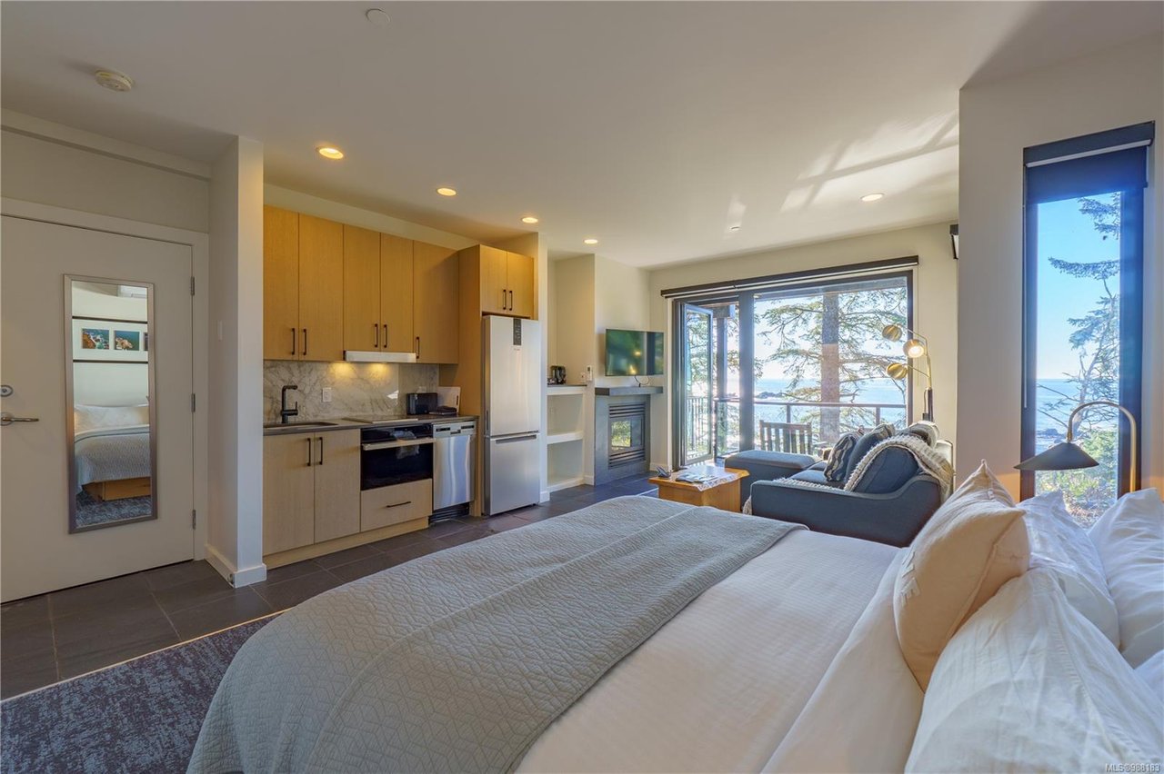 1402-596 Marine Dr