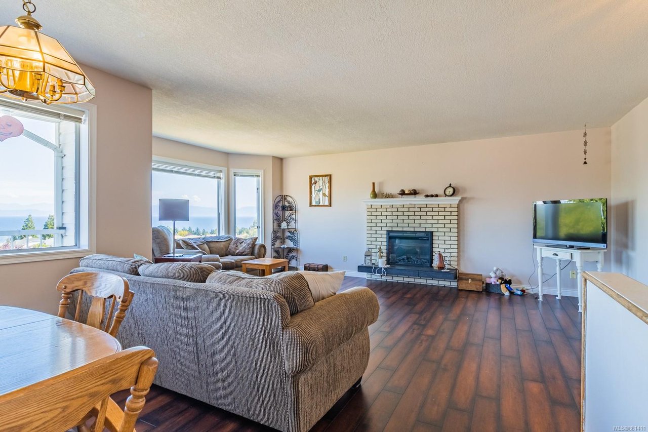 5270 Catalina Dr, Nanaimo