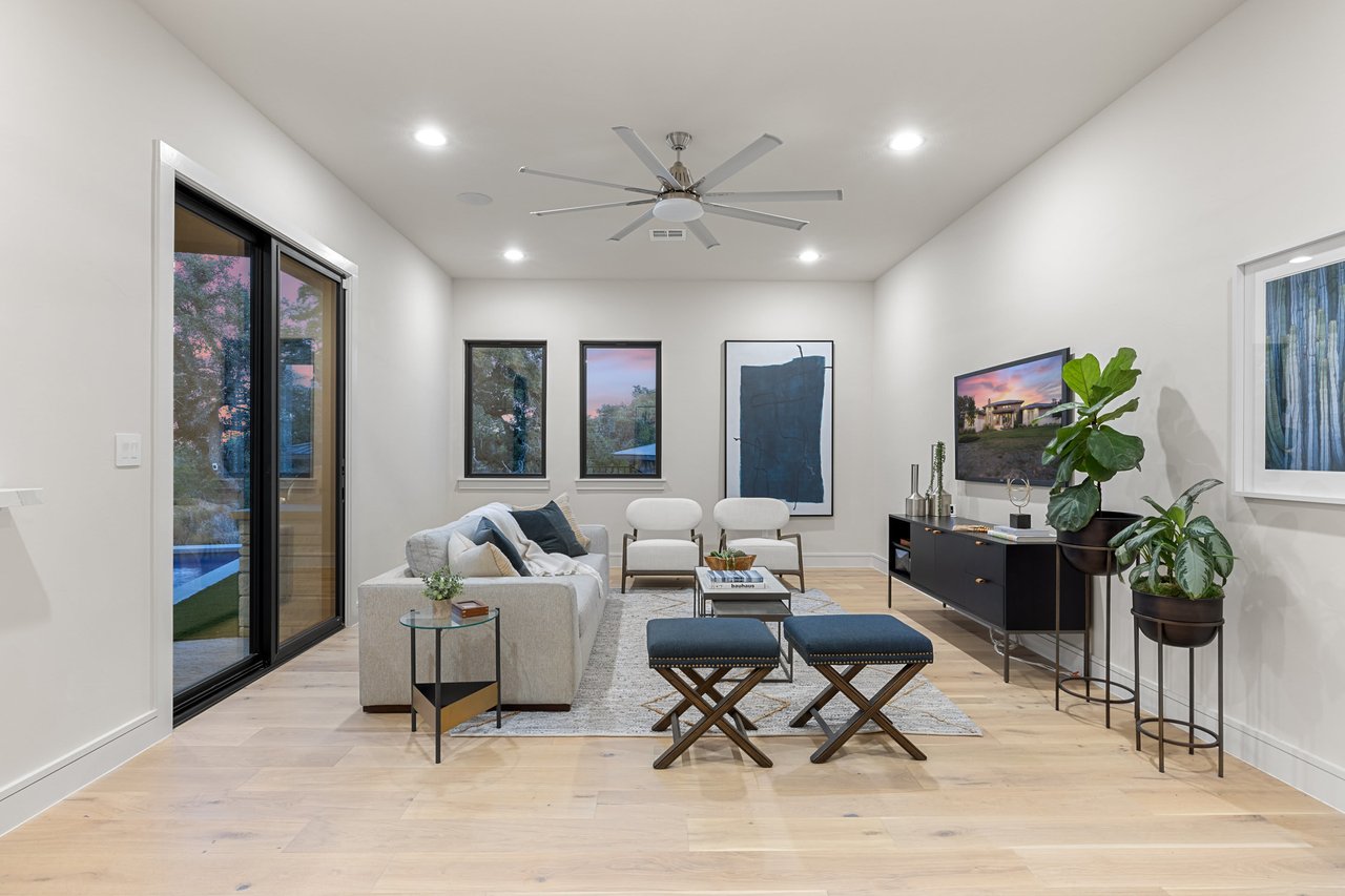 Bee Caves Single Story with Air Conditioned 2nd 2-Car Garage/ADU