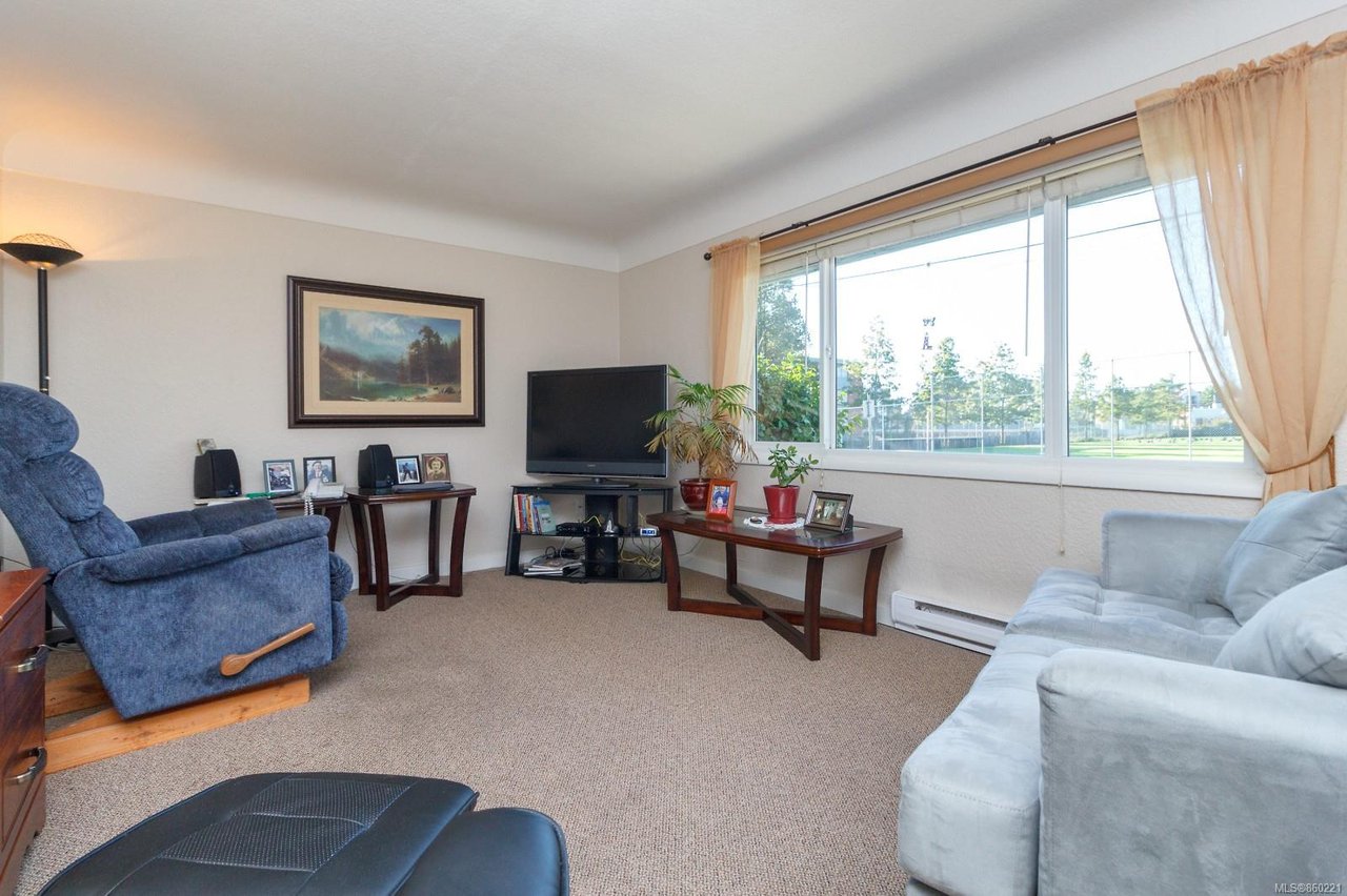 872 Old Esquimalt Rd