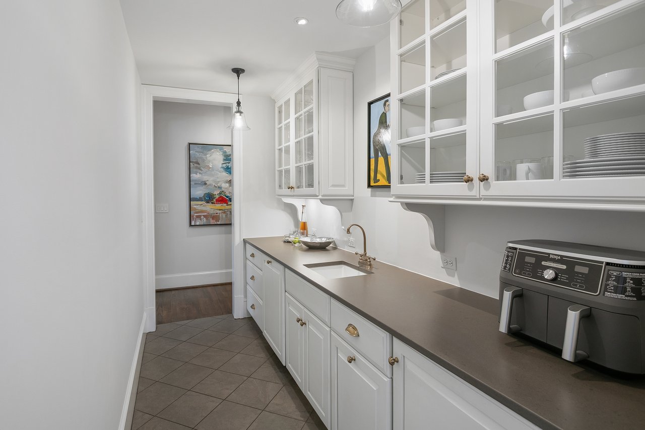 5025 Linnean Ave NW, Washington, DC 20008