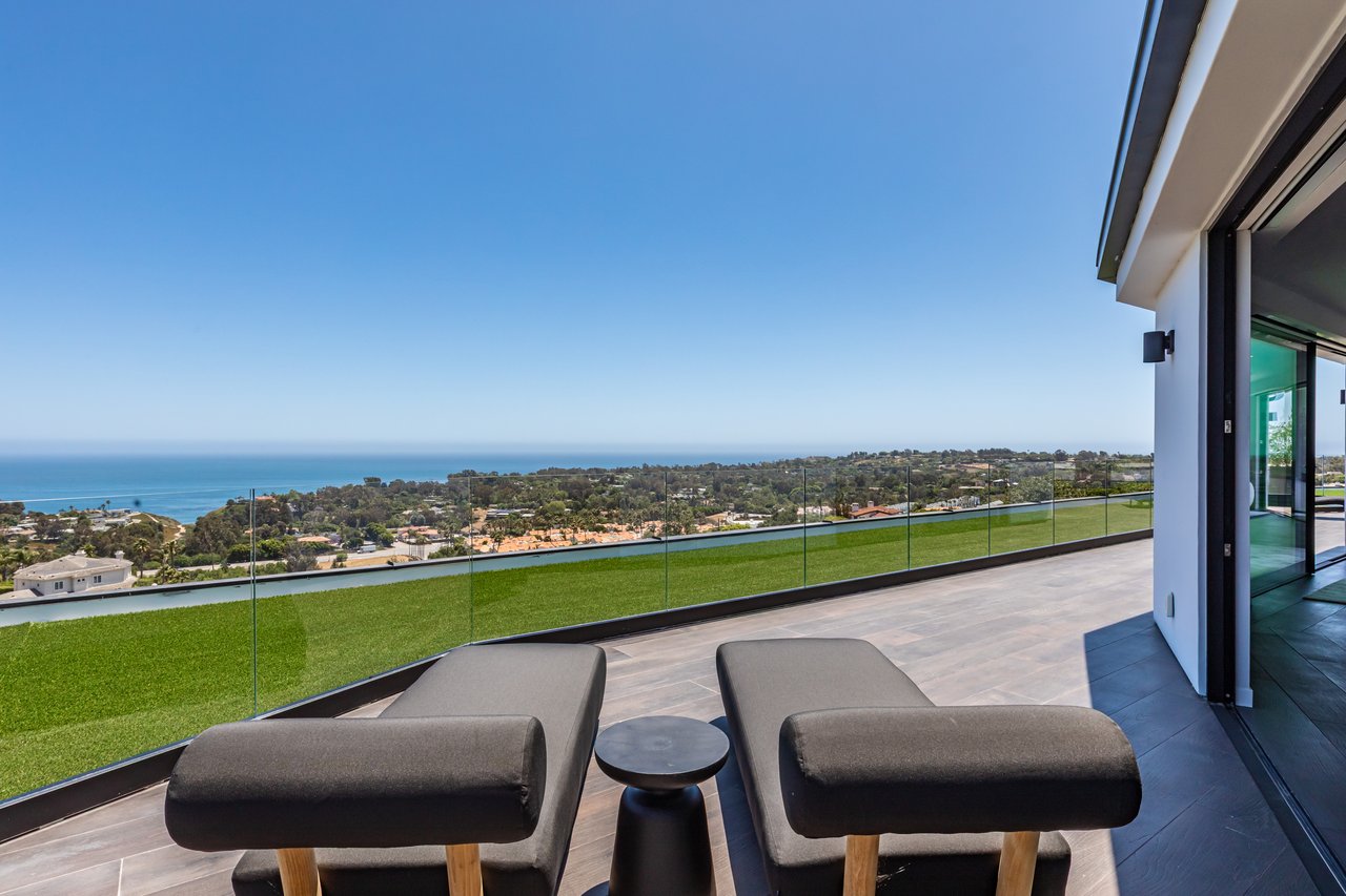 6156 Zumirez Dr