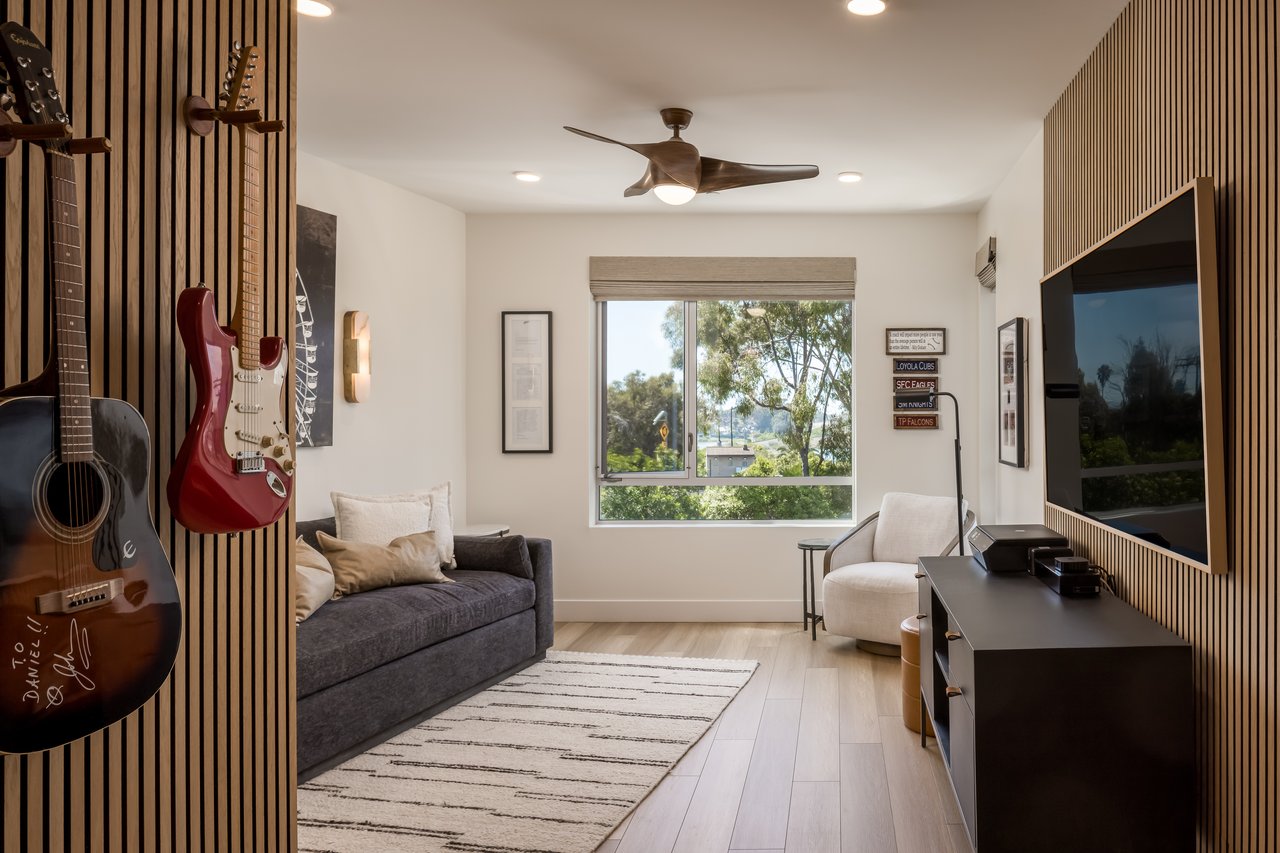  Downtown Carlsbad Coastal Residence 