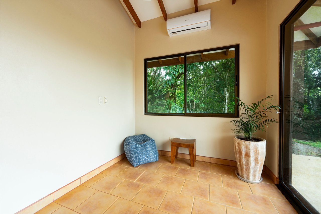 OCEAN AND MOUNTAIN VIEW 3 BEDROOM HOME WITH POOL IN LAGUNAS