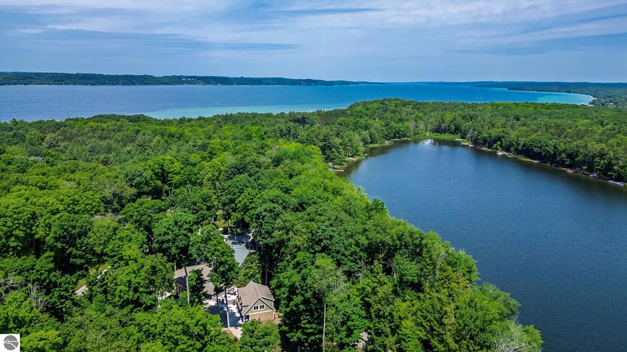 7105 SE Torch Lake Dr