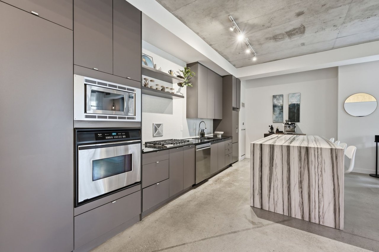 19 Brant St 204